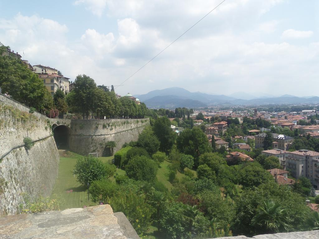 La Luna Blu In Old Town Bergamo Exterior photo